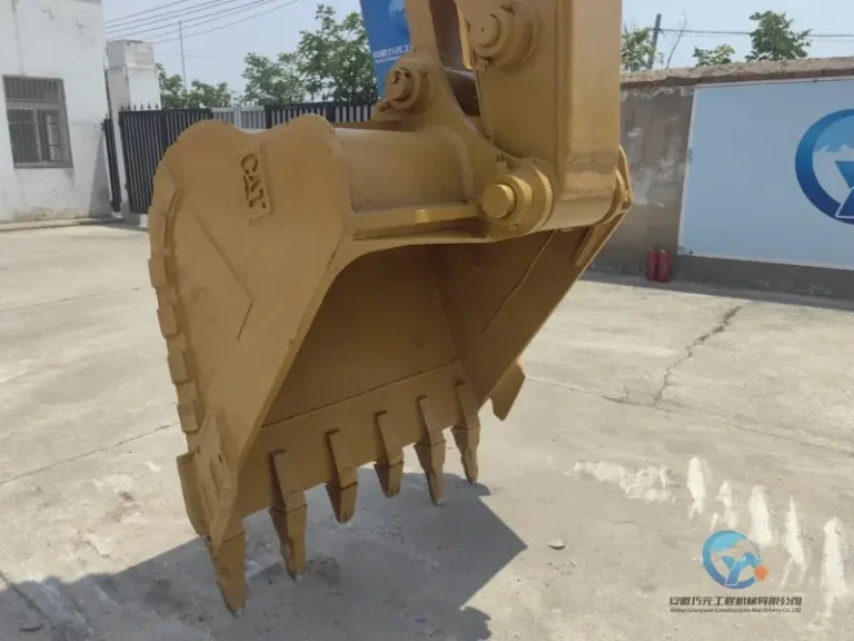 2020-Used-Excavator-Caterpillar-320D2-12