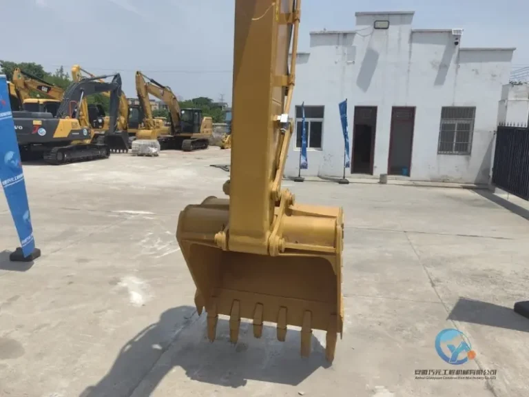 2020-Used-Excavator-Caterpillar-320D2-2