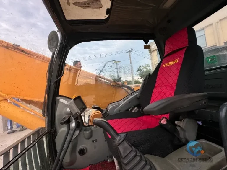 2020-Used-Excavator-Hyundai-220LC-9S-16