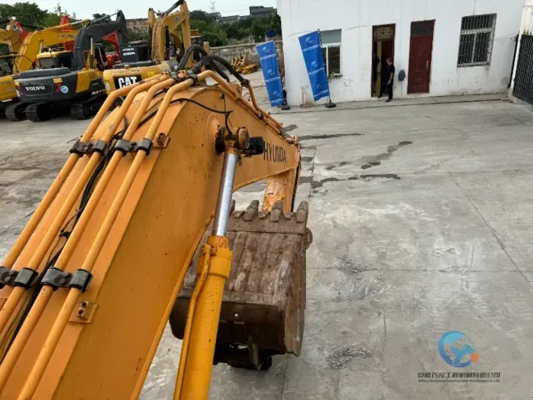 2020-Used-Excavator-Hyundai-220LC-9S-17