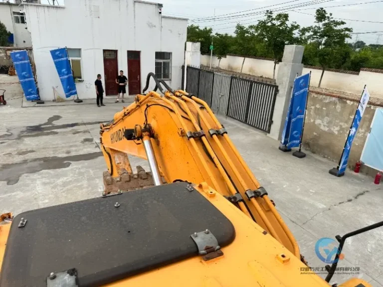 2020-Used-Excavator-Hyundai-220LC-9S-18