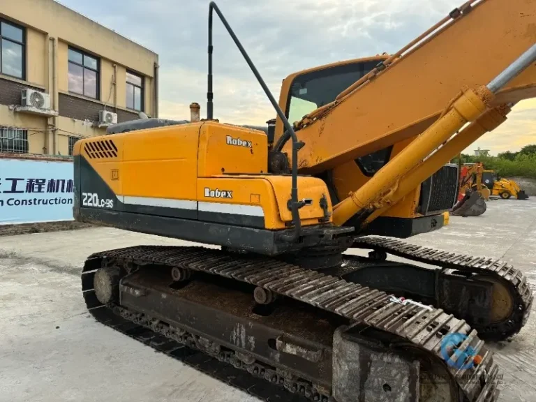 2020-Used-Excavator-Hyundai-220LC-9S-2