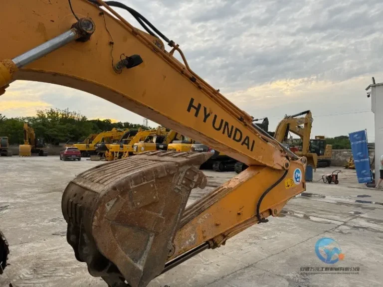 2020-Used-Excavator-Hyundai-220LC-9S-26