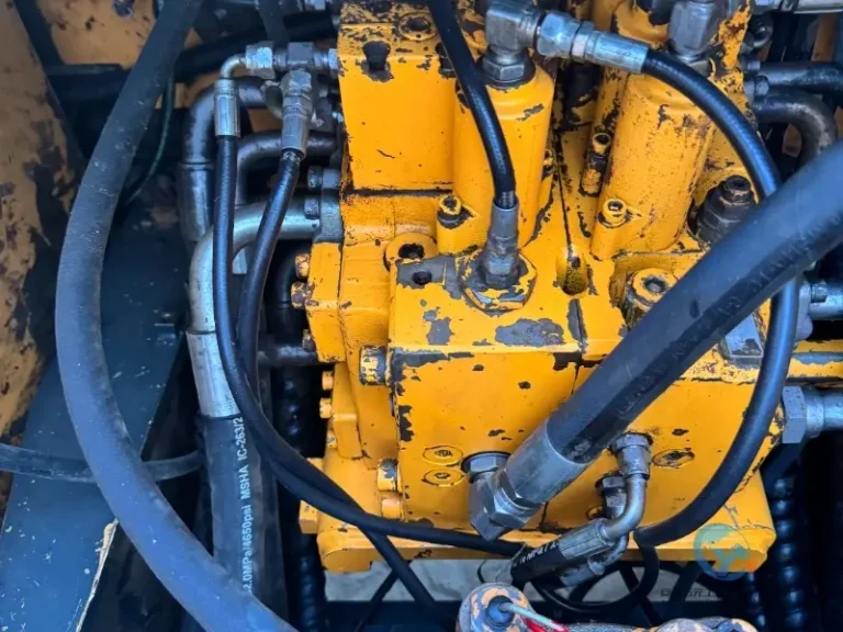 2020-Used-Excavator-Hyundai-220LC-9S-30