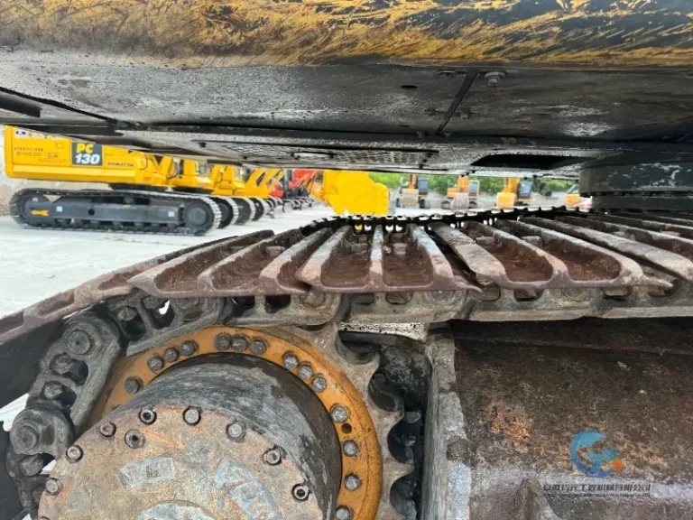 2020-Used-Excavator-Hyundai-220LC-9S-32