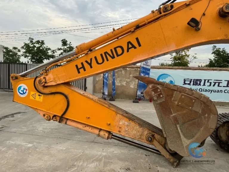 2020-Used-Excavator-Hyundai-220LC-9S-4