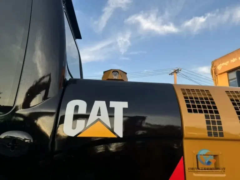 2021-Used-Excavator-Caterpillar-320D2-19