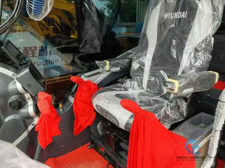 2023-Used-Excavator-Hyundai-220LC-9S-18