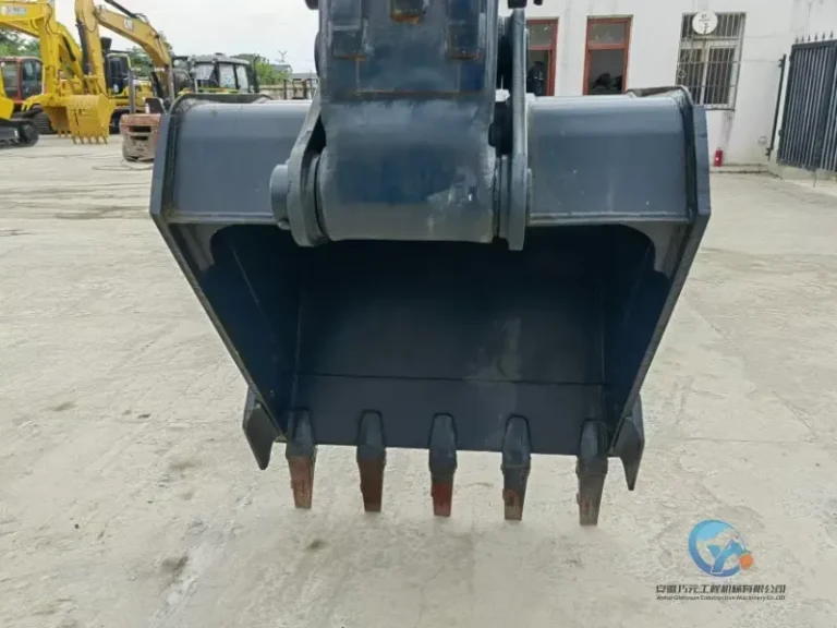 2023-Used-Excavator-Hyundai-220LC-9S-24