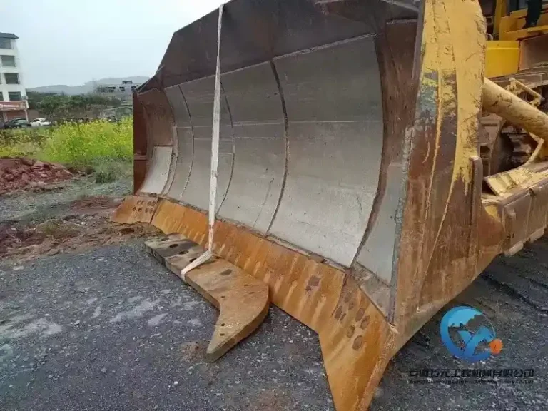 Komatsu-D3756_WH_800x600px