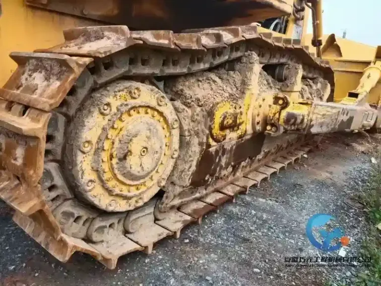 Komatsu-D3758_WH_800x600px