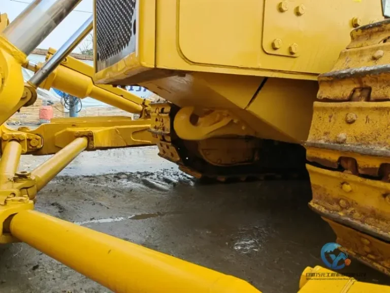 Used-Bulldozer-SHANTUI-SD32-13