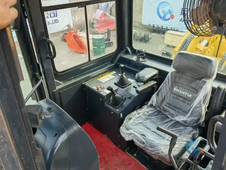 Used-Bulldozer-SHANTUI-SD32-17