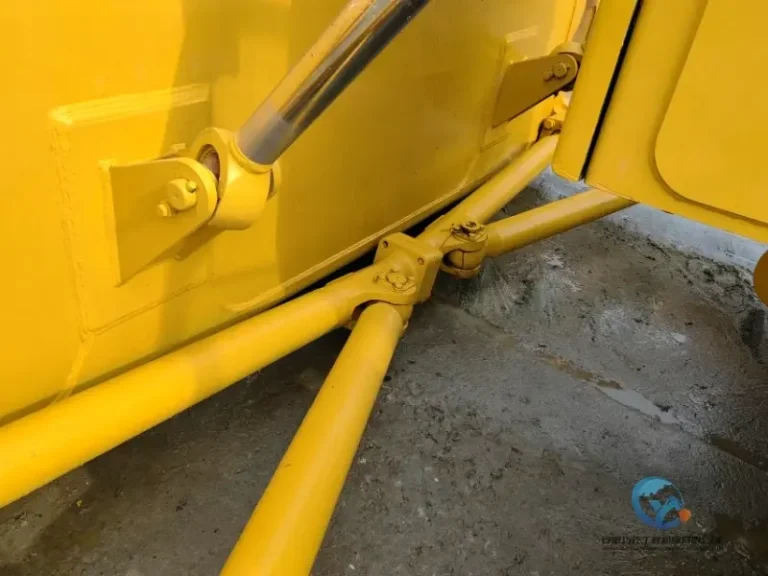 Used-Bulldozer-SHANTUI-SD32-18