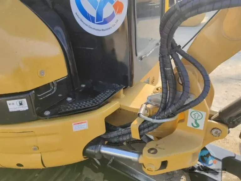 Used-Excavator-Caterpillar-303.5E-14