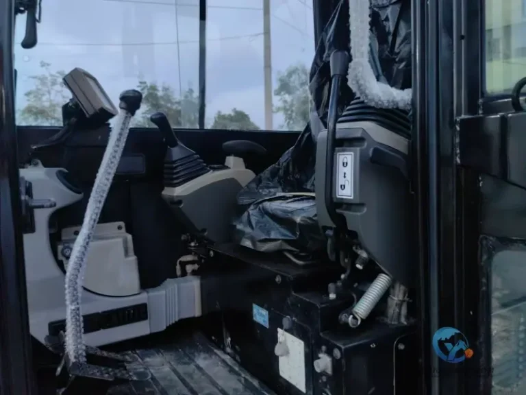 Used-Excavator-Caterpillar-303.5E2-16