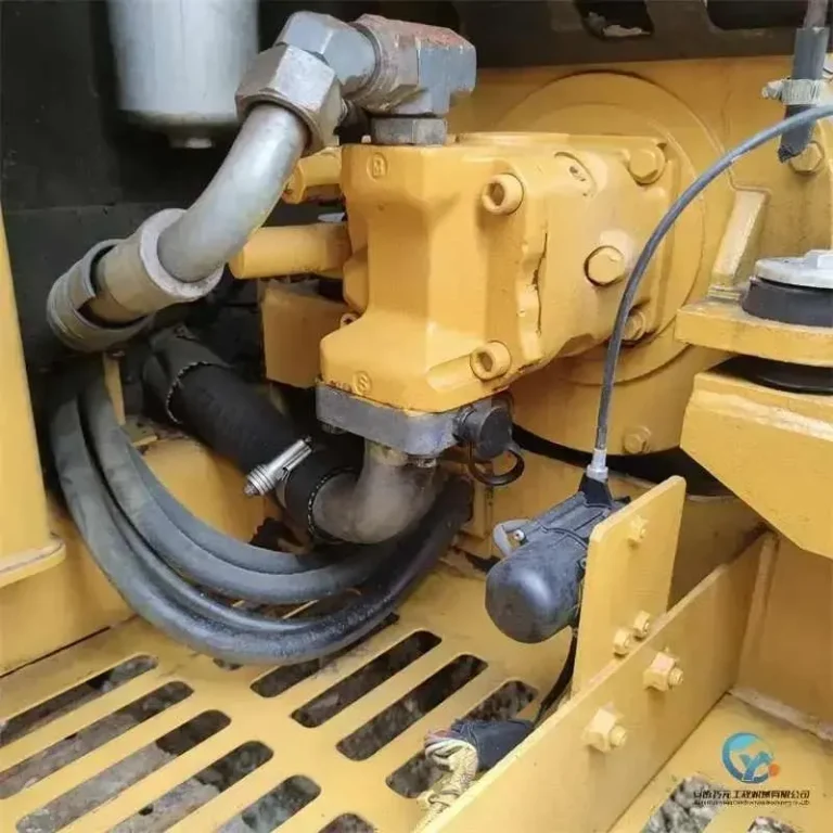 Used-Excavator-Caterpillar-305.5E25