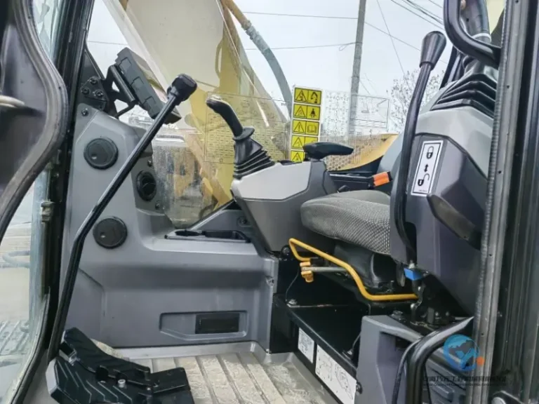 Used-Excavator-Caterpillar-310D-26