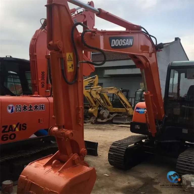 Used-Excavator-DOOSAN-DH551