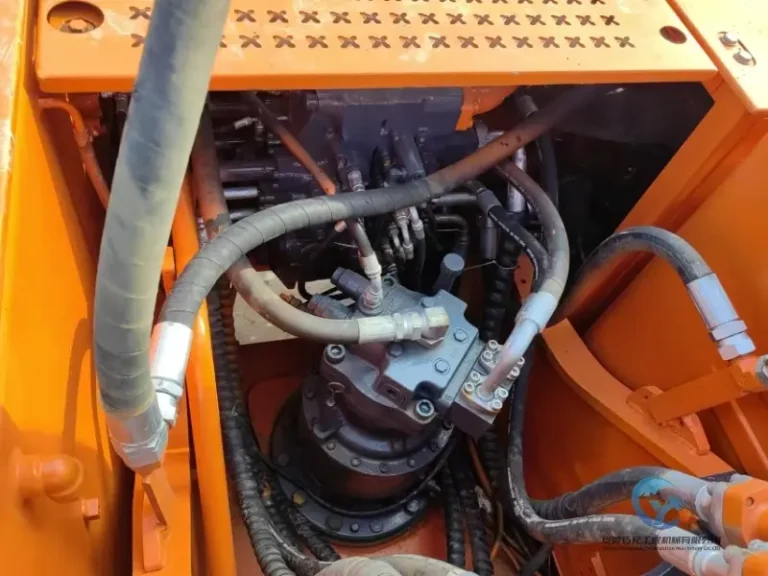 Used-Excavator-Doosan-DX225LCA-11