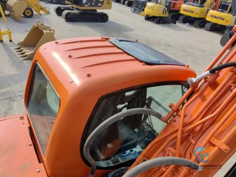 Used-Excavator-Doosan-DX225LCA-12