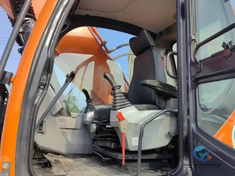 Used-Excavator-Doosan-DX225LCA-15