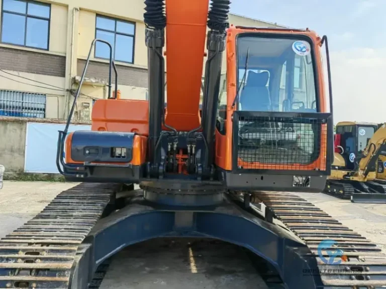 Used-Excavator-Doosan-DX225LCA-4