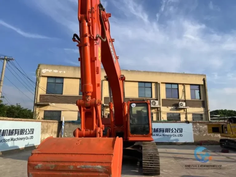 Used-Excavator-Doosan-DX260-10