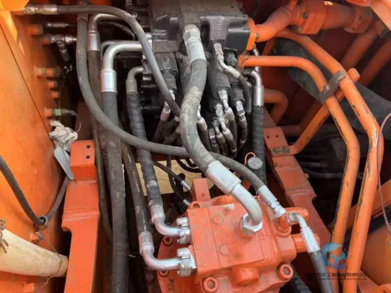 Used-Excavator-Doosan-DX260-11