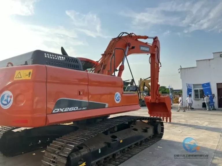 Used-Excavator-Doosan-DX260-16