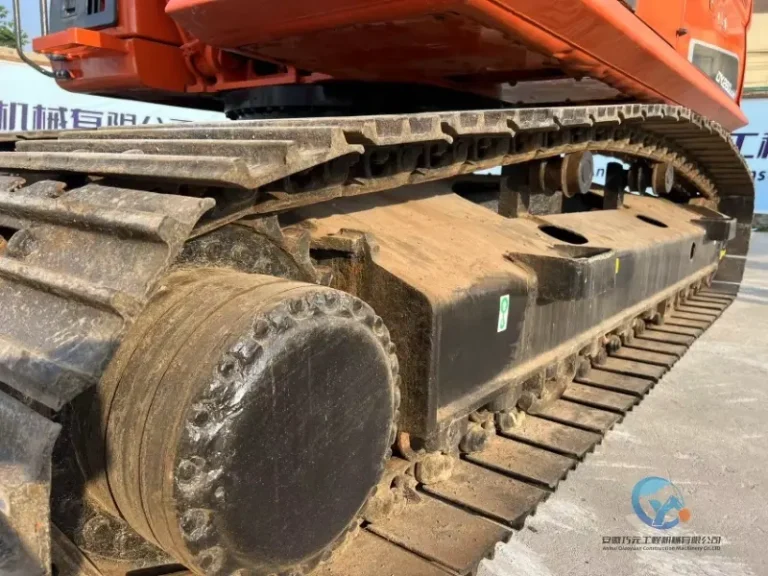 Used-Excavator-Doosan-DX260-5