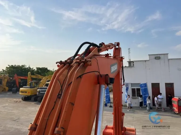 Used-Excavator-Doosan-DX260-6