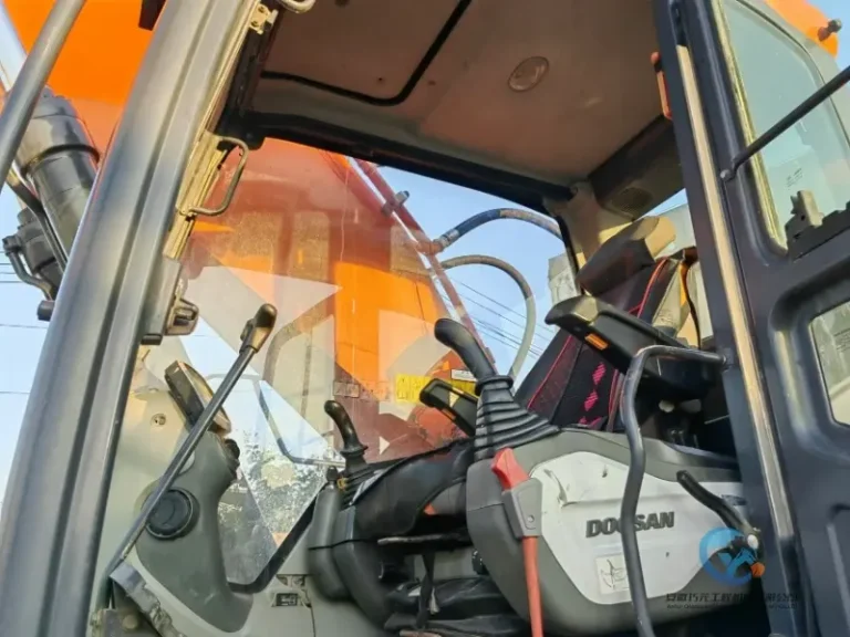 Used-Excavator-Doosan-DX380-9-7