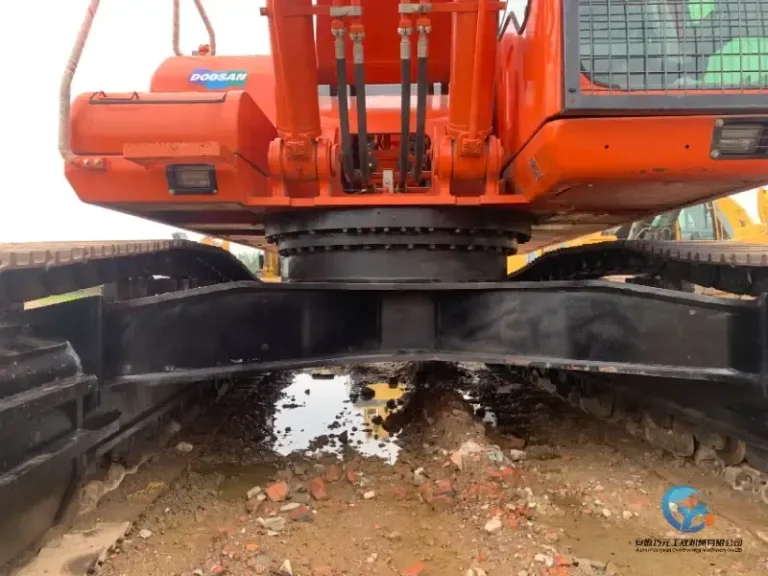 Used-Excavator-Doosan-DX420LC-72