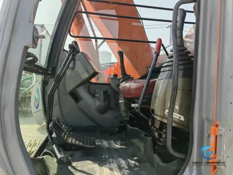Used-Excavator-Hitachi-ZX135-10