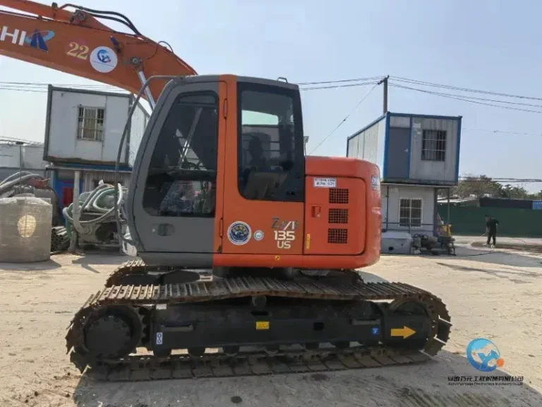 Used-Excavator-Hitachi-ZX135-13