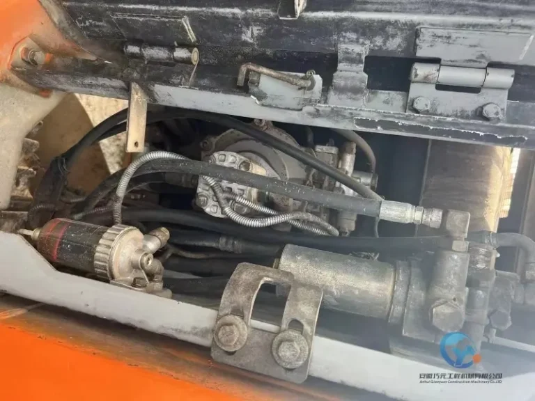 Used-Excavator-Hitachi-ZX135-2