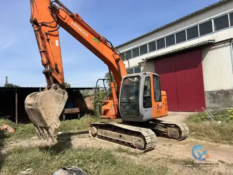 Used-Excavator-Hitachi-ZX135-6