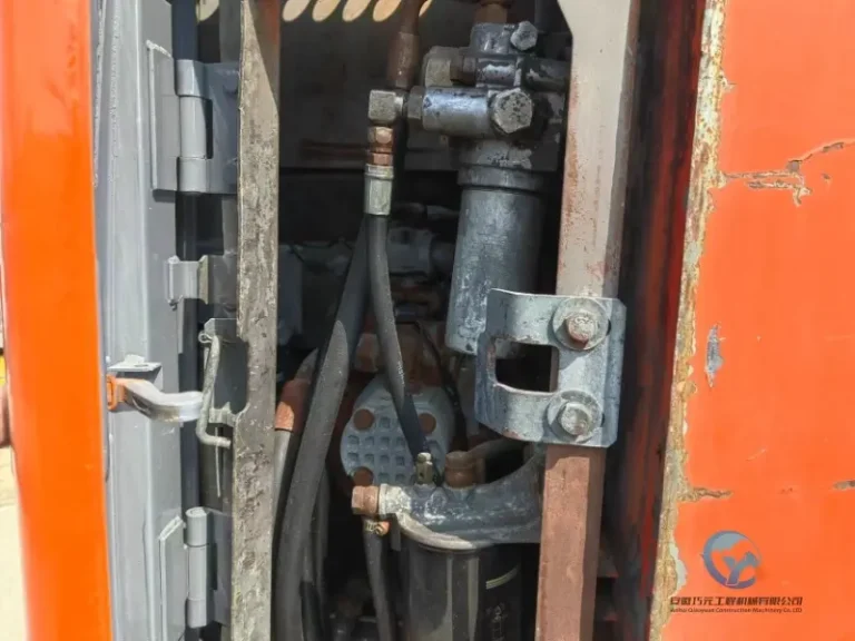 Used-Excavator-Hitachi-ZX135-8