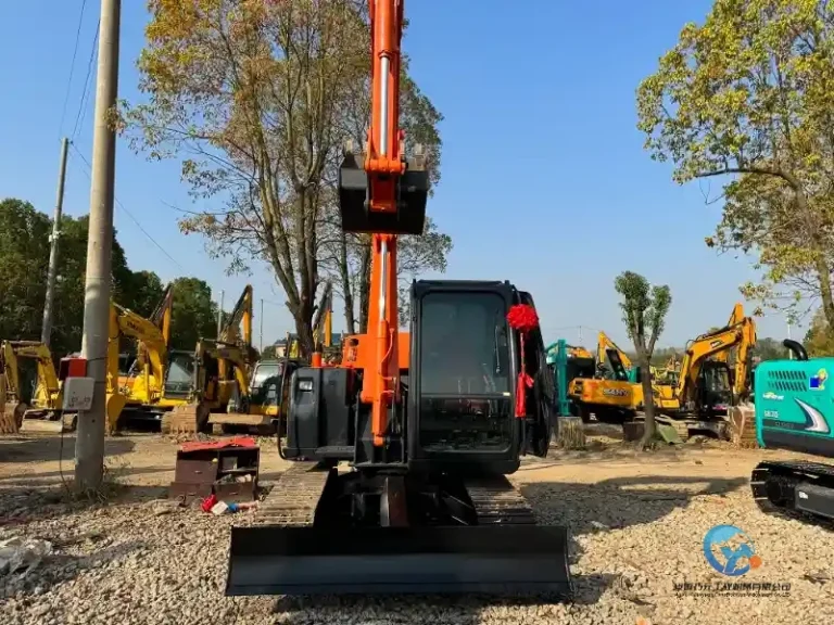 Used-Excavator-Hitachi-ZX70-11
