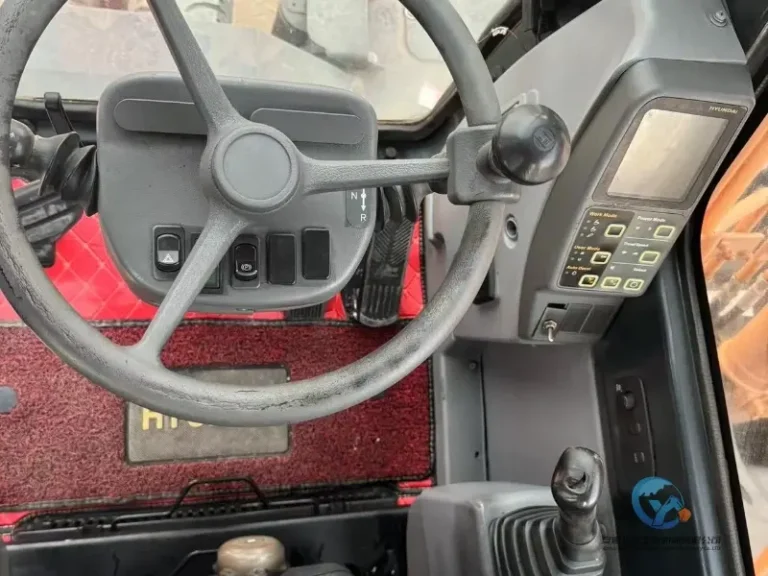 Used-Excavator-Hyundai-150W-9-22