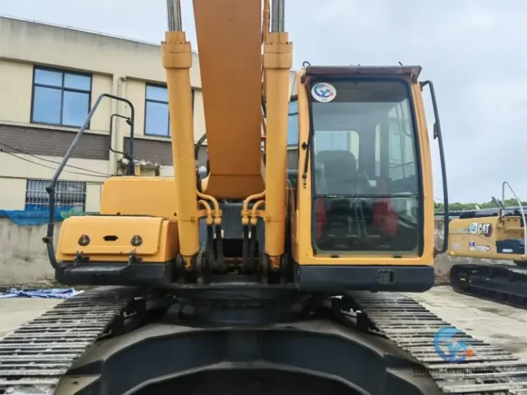 Used-Excavator-Hyundai-305LC-9T-3