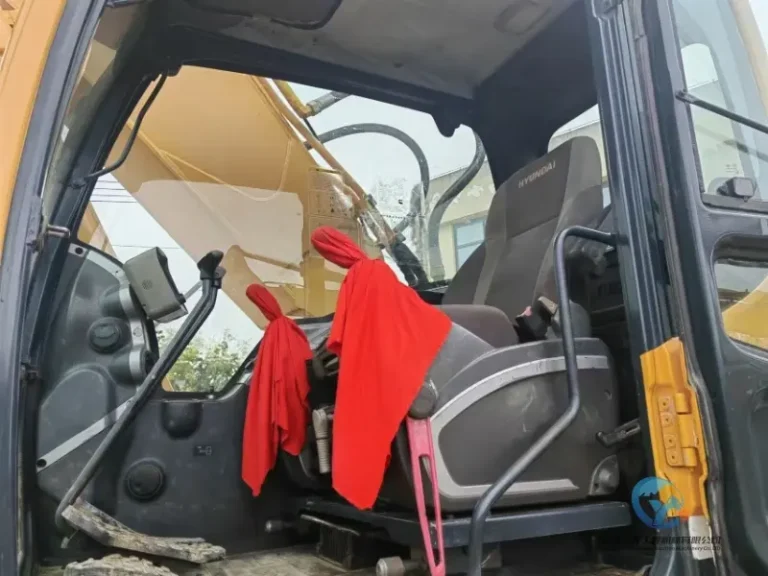 Used-Excavator-Hyundai-305LC-9T-9