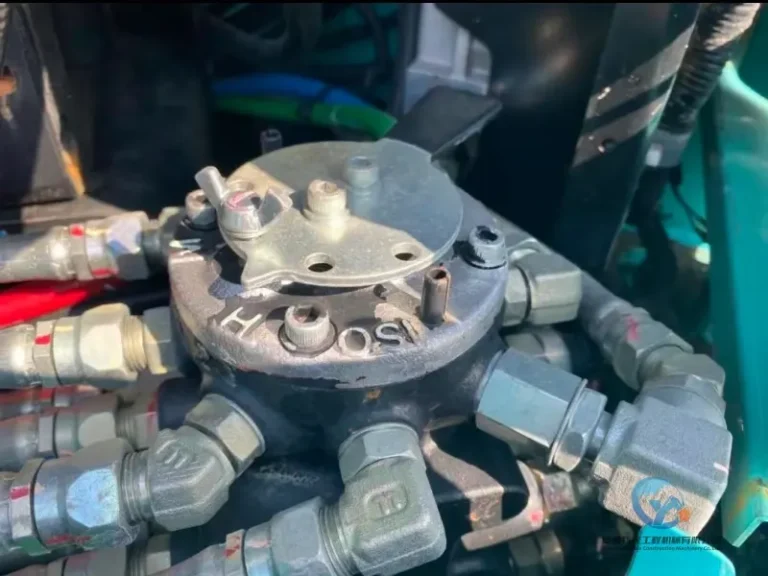 Used-Excavator-Kobelco-135SRD-5-4