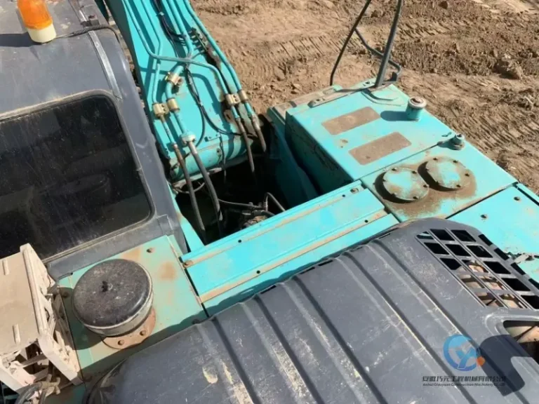 Used-Excavator-Kobelco-SK260-11