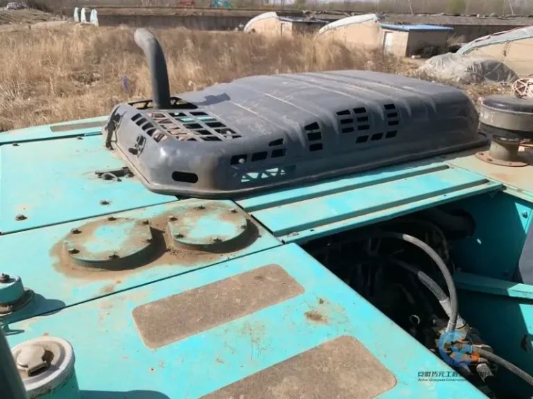 Used-Excavator-Kobelco-SK260-12