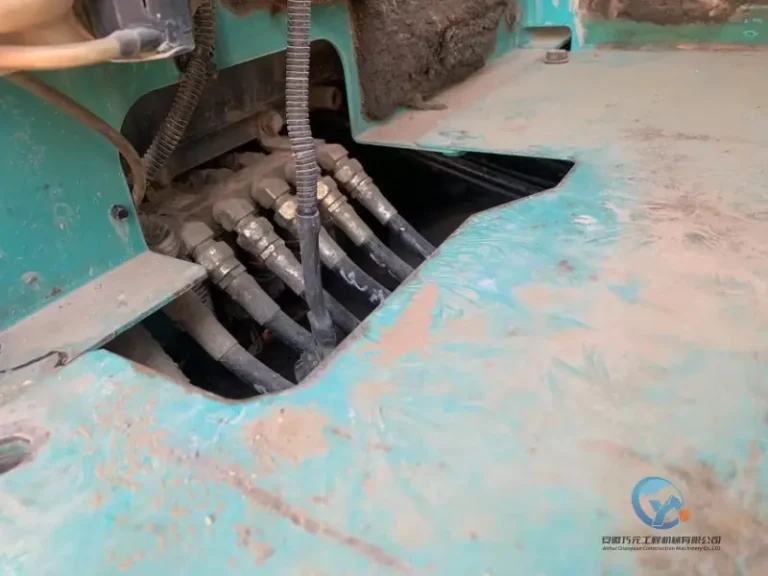 Used-Excavator-Kobelco-SK260-16