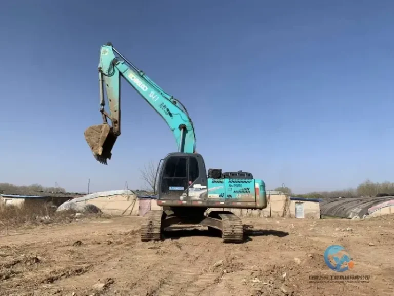 Used-Excavator-Kobelco-SK260-17-1