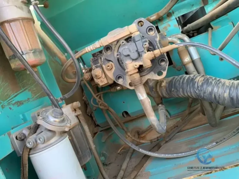 Used-Excavator-Kobelco-SK260-9