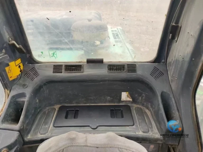 Used-Excavator-Kobelco-SK26019